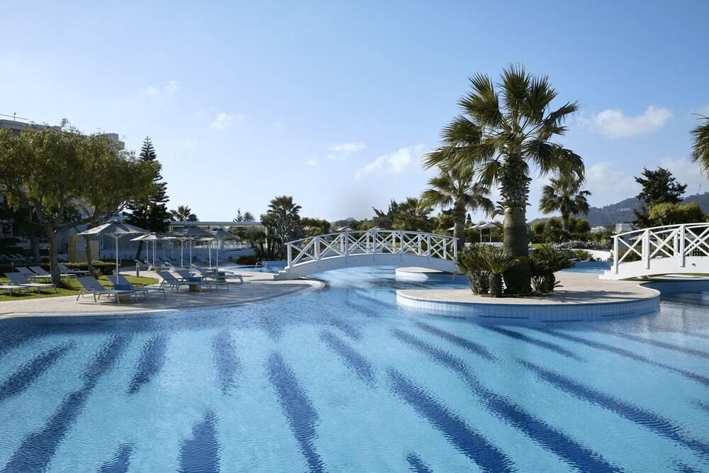 Electra Palace Rhodes เอียลิซอส ภายนอก รูปภาพ The pool at the hotel