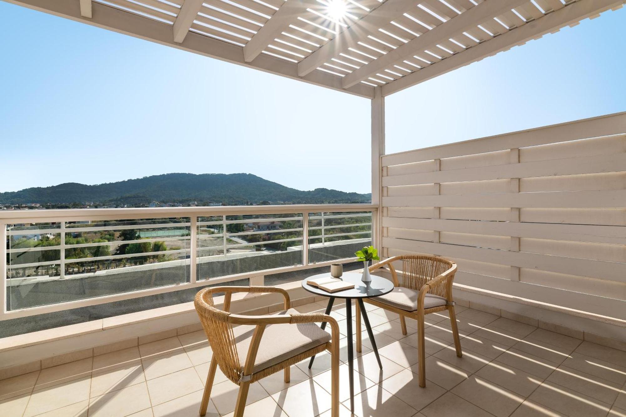 Electra Palace Rhodes เอียลิซอส ภายนอก รูปภาพ A balcony
